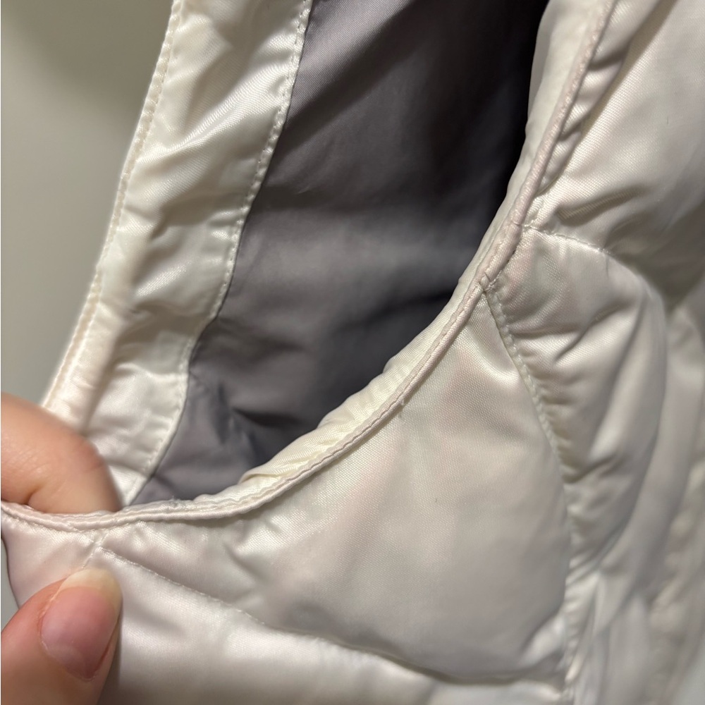 The North Face Women’s Ivory Puffer Vest - Picture 4 of 5